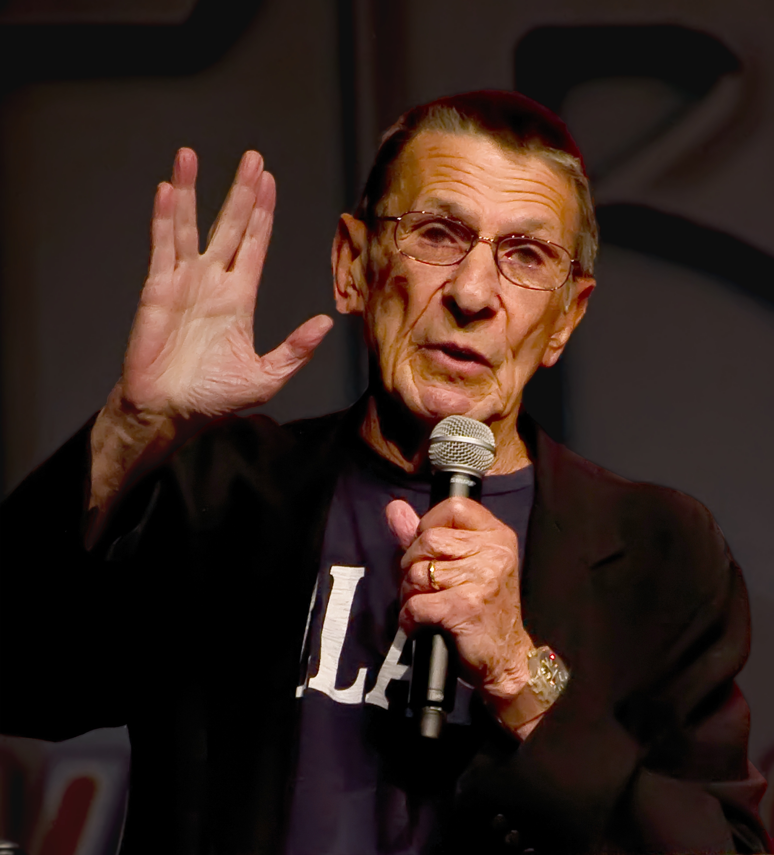 IMG of Leonard Nimoy doing the Vulcan "V" salute gesture from Star Trek - taken in 2011